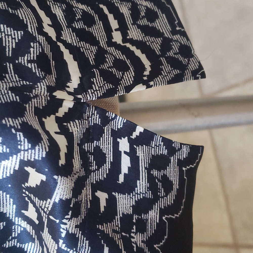 CAbi 100% Silk Blouse – Chantilly Lace Print Illusion | Black & White | MEDIUM - Picture 12 of 16